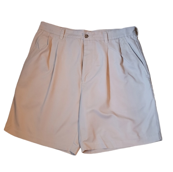 Izod Other - Izod mens front pleated zip/top button, front and back pocket shorts.